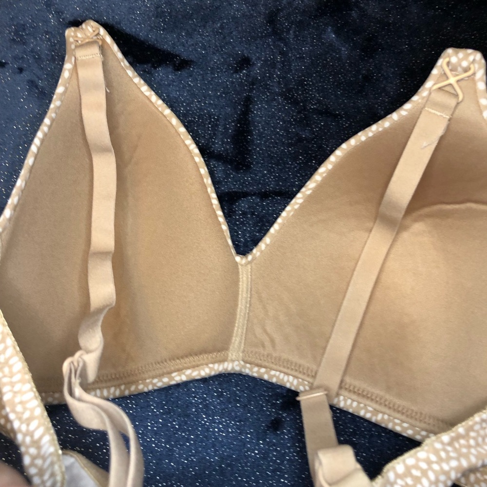 Warner’s woman’s Bra 36B Wireless - Picture 5 of 9